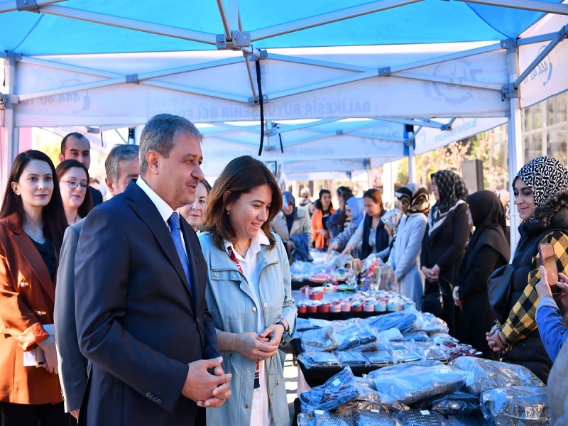 Karesi Aile Destek Merkezinin İlk Sergisi Açıldı